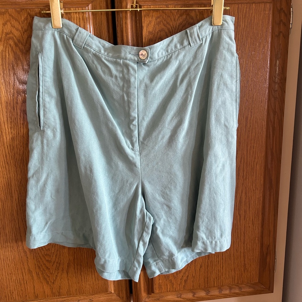 Tommy Bahama Light Green Women's Casual Shorts
